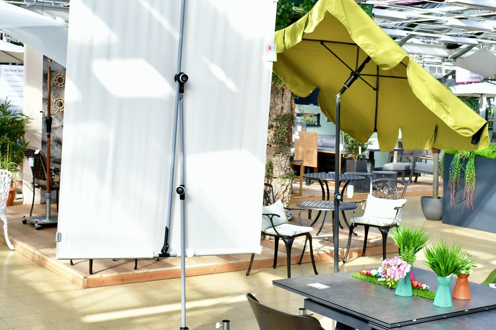 Zwei verschiedene Sonnenschirmarten.