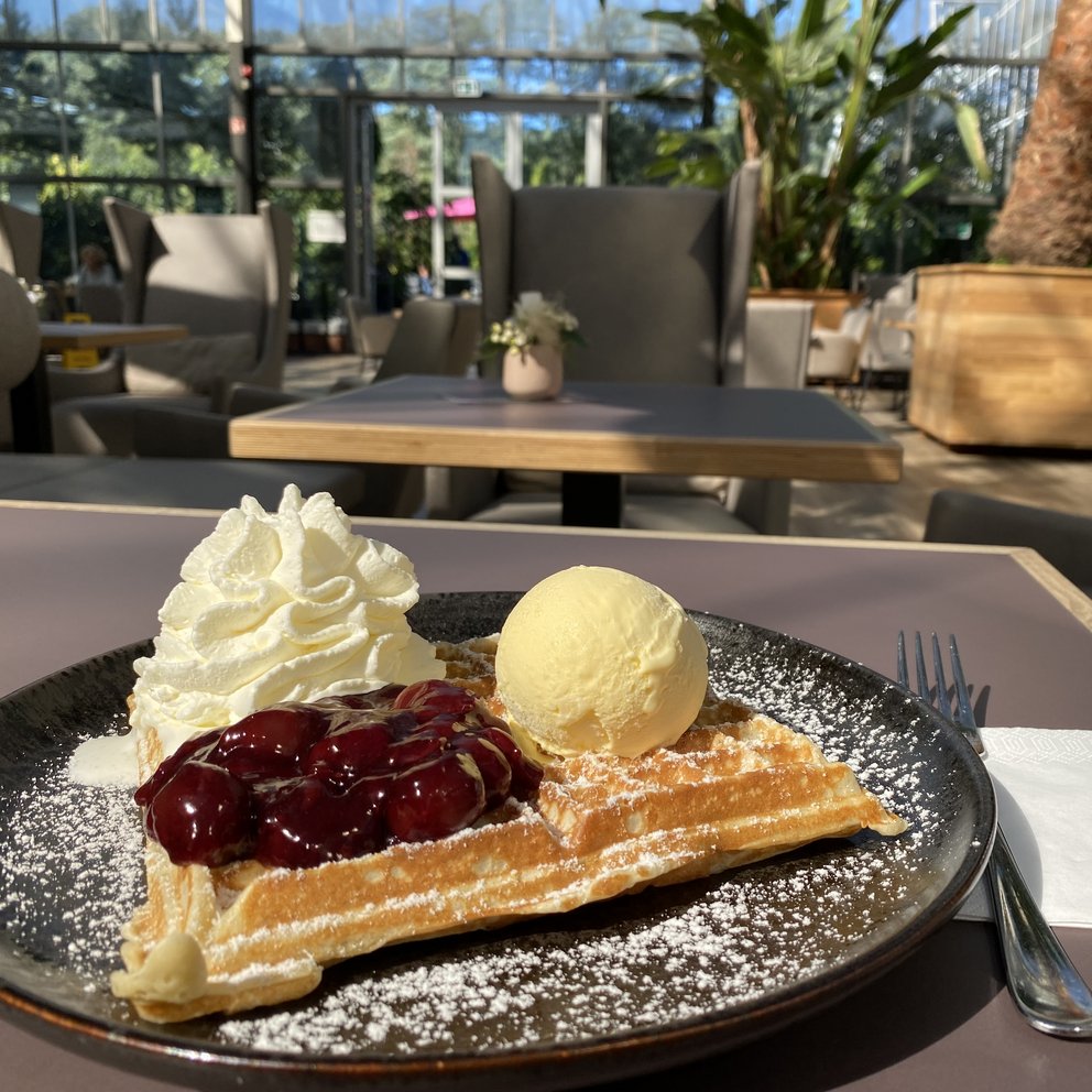 Waffeln im Palmencafé