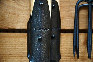 Schriftzug "Krumpholz" auf einem Werkstück