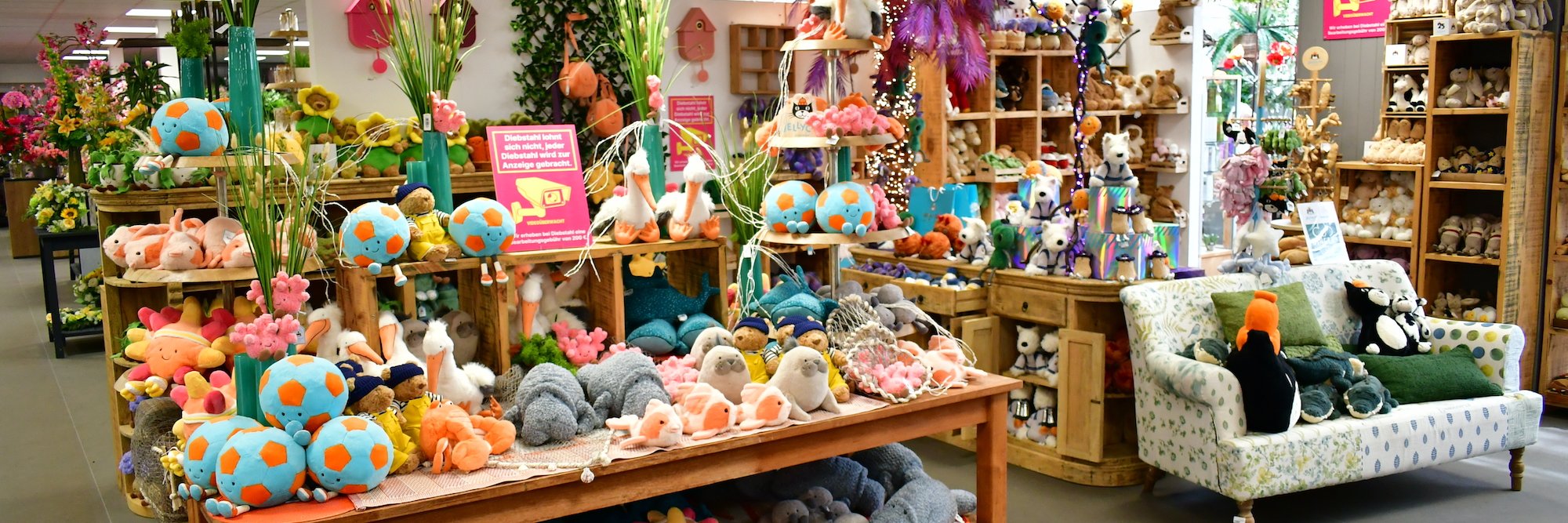 Der große Jellycat Aufbau in unserer Boutique