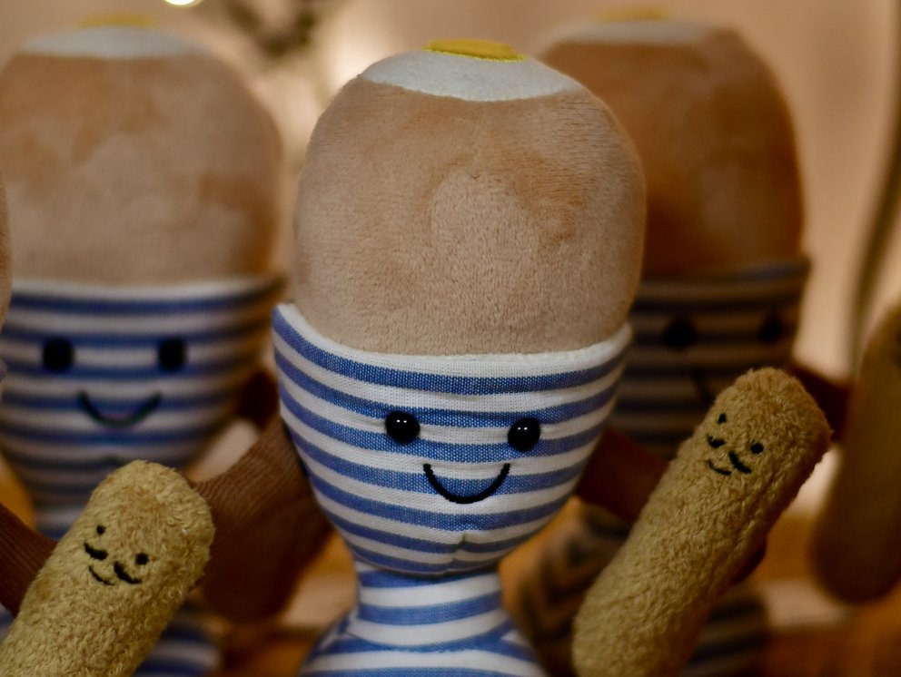 Jellycat Kuscheltier Ei mit Löffel