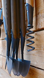 Halbmondsichel und Löwenzahnzieher der Firma Krumpholz