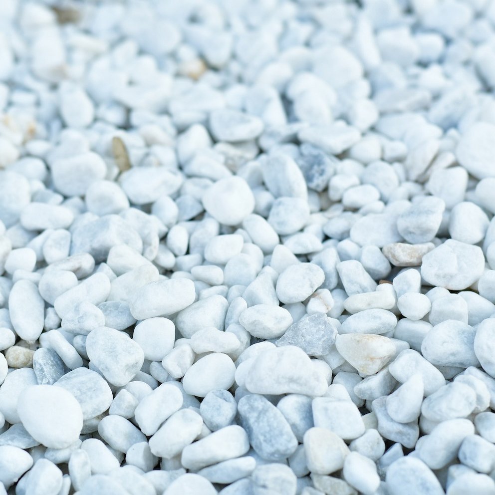 Ziersteine für den Außenbereich in weißer Farbe