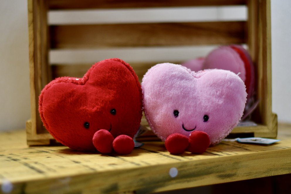 Jellycat Kuscheltiere zwei Herzen als Macarons in rot und rosa