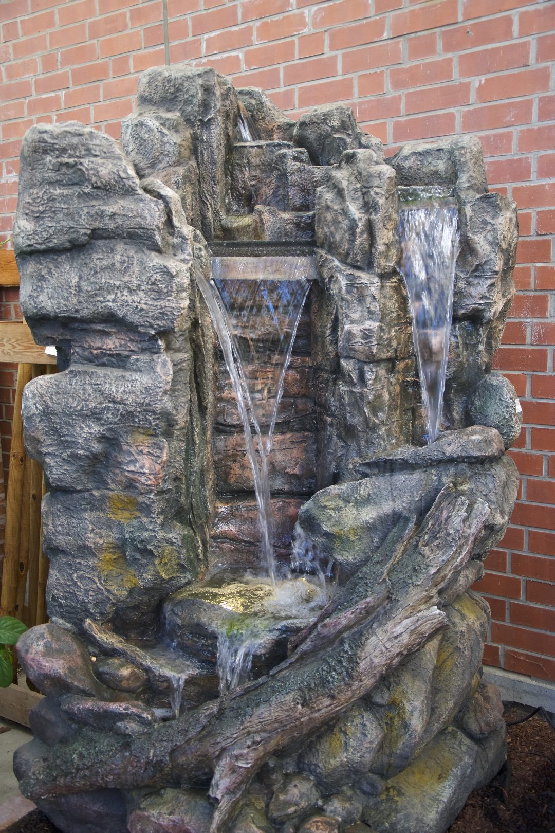 Outdoor Brunnen in unserem Wassergarten