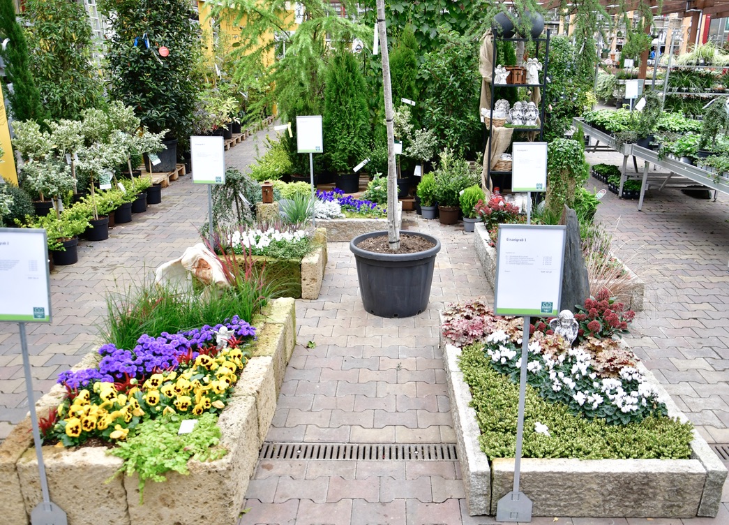 Schau-Gräber in unserem Gartencenter