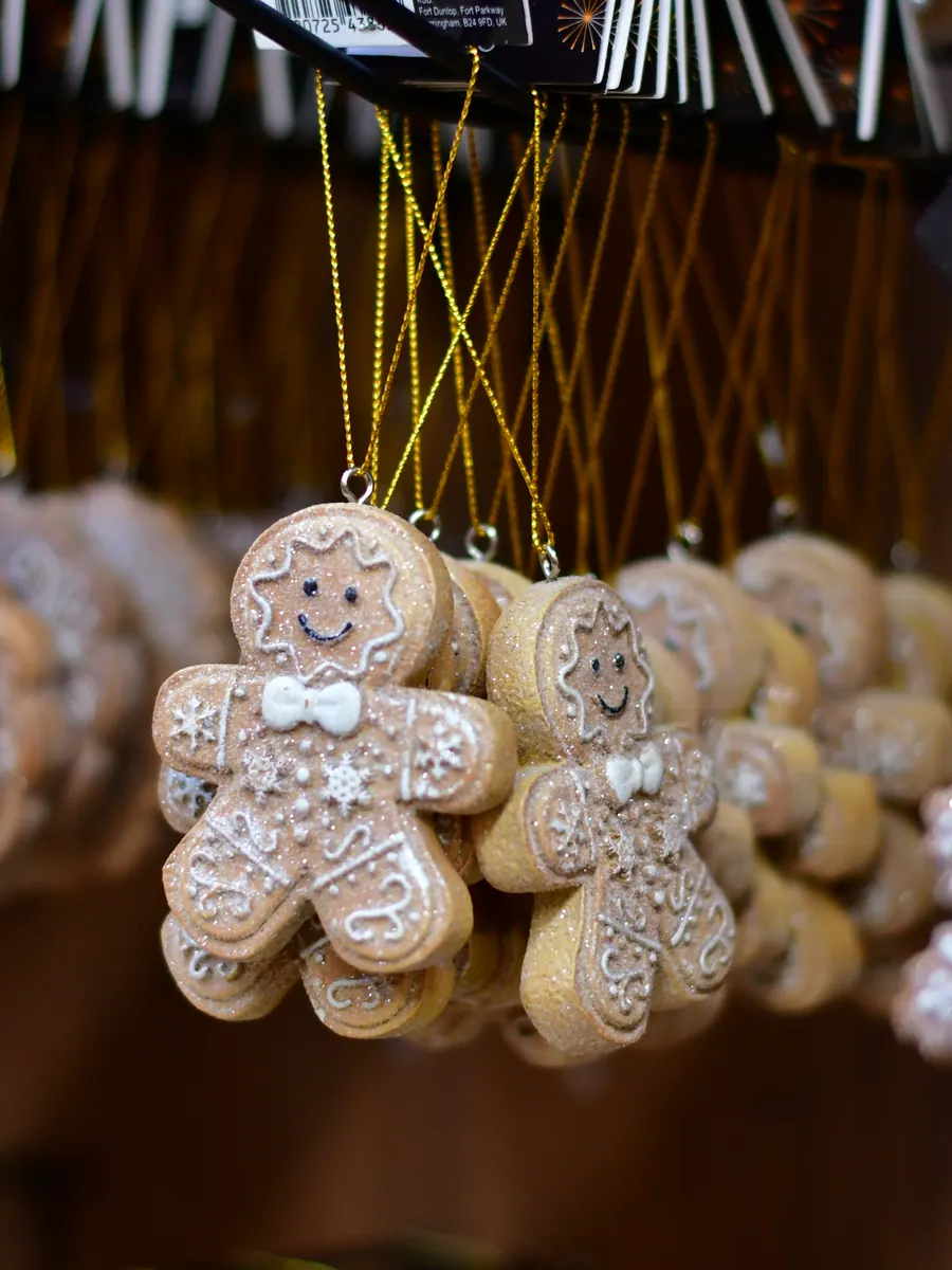 Lebkuchenmänner als Baumanhänger