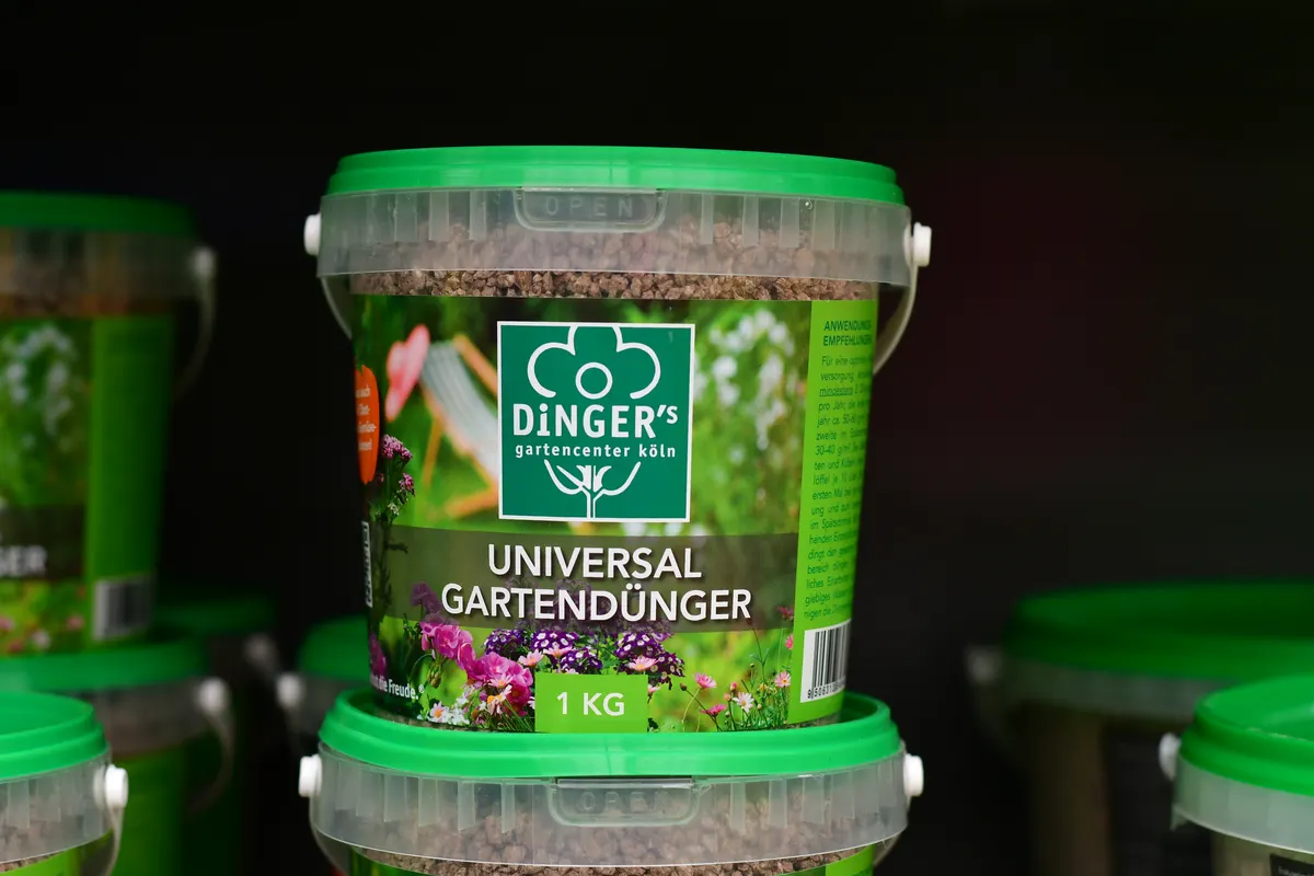 Dinger's Universal-Gartendünger aus eigener Entwicklung