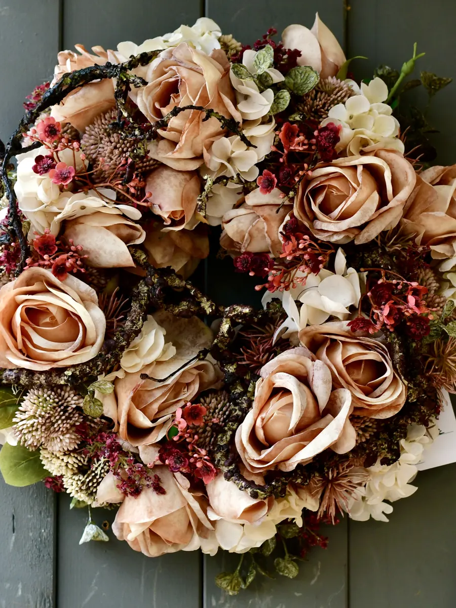 Kranz aus Seidenrosen in Rosé und Braun