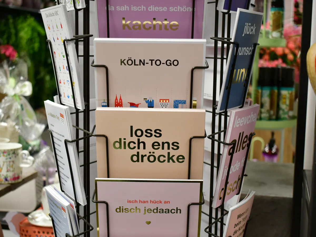 Kartenständer mit kölschen Grußkarten