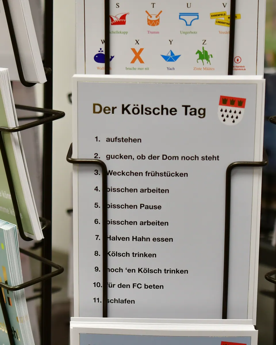 Kartenständer mit einer kölschen Grußkarte