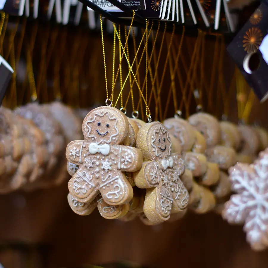 Lebkuchenmänner als Baumanhänger