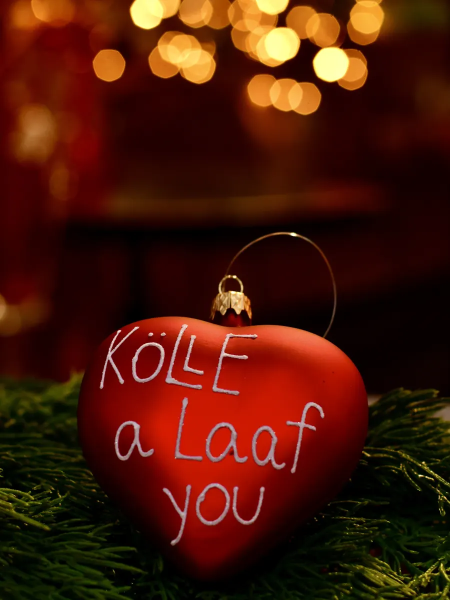 Rotes Kugelherz mit der Aufschrift Kölle a Laaf you