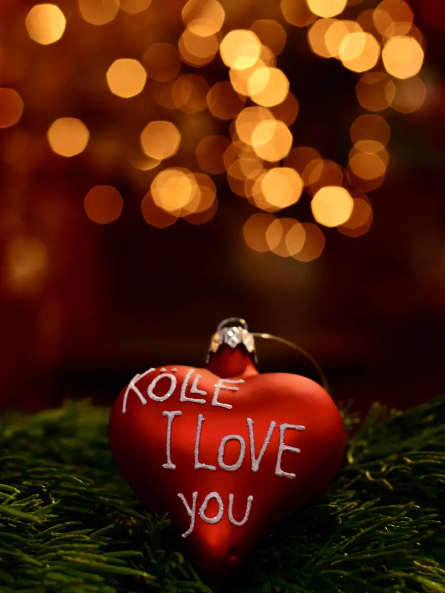 Rotes Kugelherz mit der Aufschrift Kölle I love you